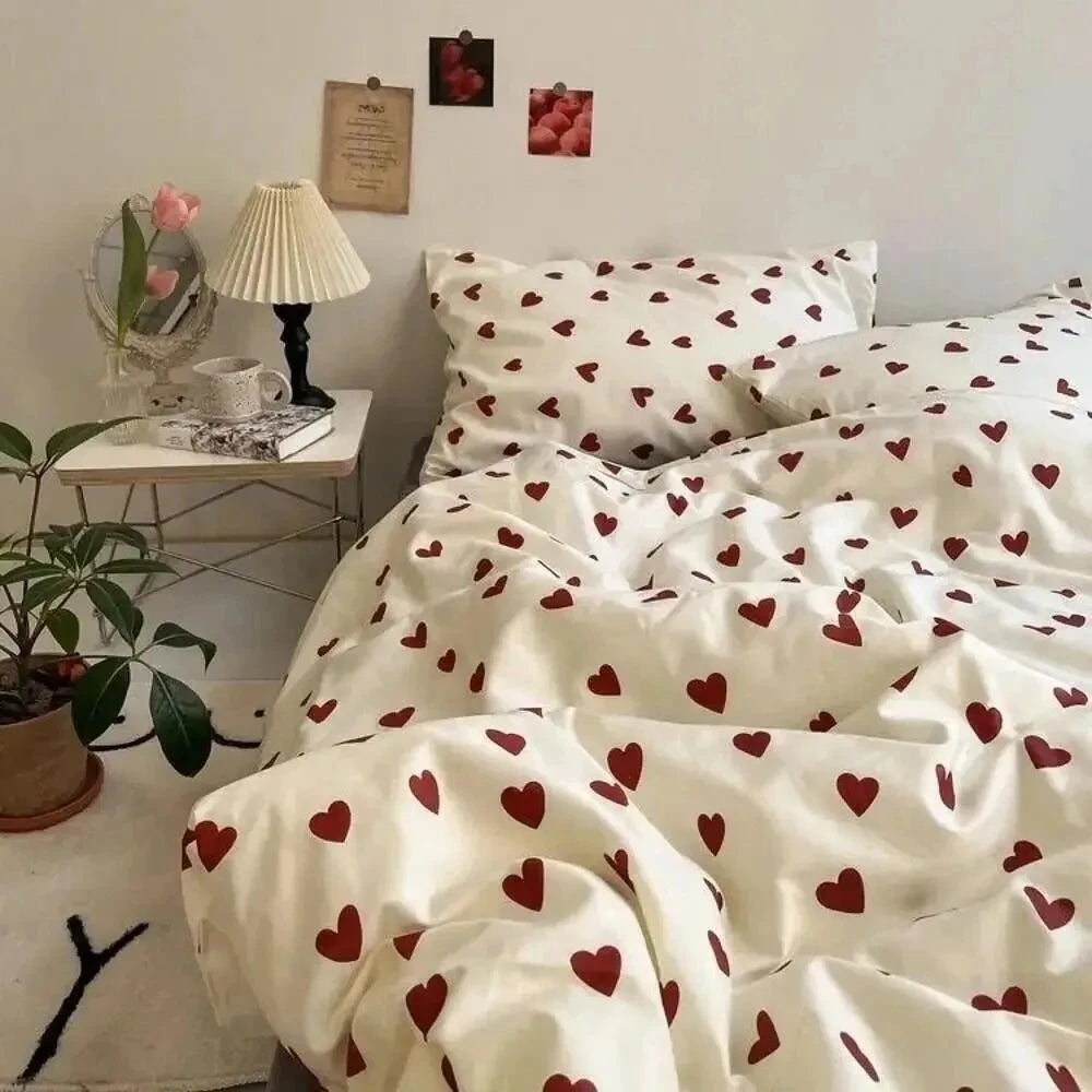 Détail du motif cœur en jacquard sur la housse de couette