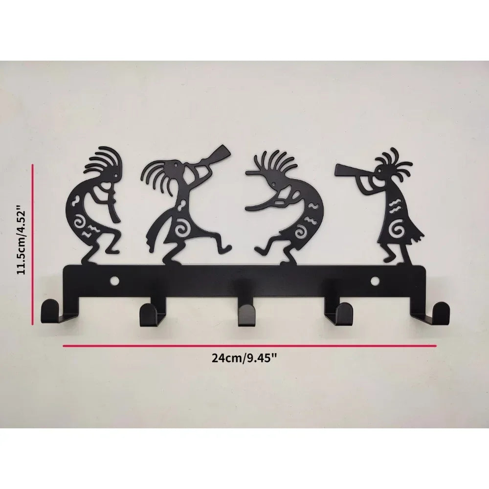 Détail des crochets du porte-manteau mural vintage en métal noir
