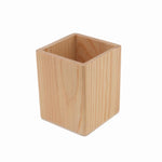 Porte-stylos bois rose sur table de travail