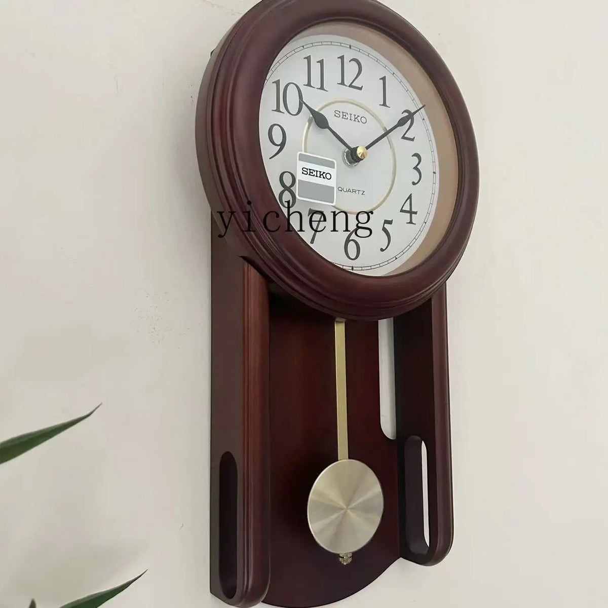 Horloge murale bois massif vert clair salon