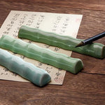Presse-papier utilisé avec pinceaux de calligraphie