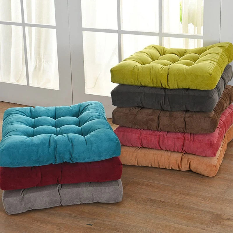 Coussin de sol vert utilisé pour la lecture