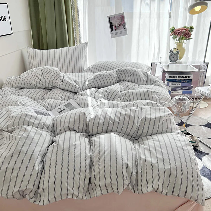 Housse de couette à rayures 150x200 en polyester-coton noir sur lit queen