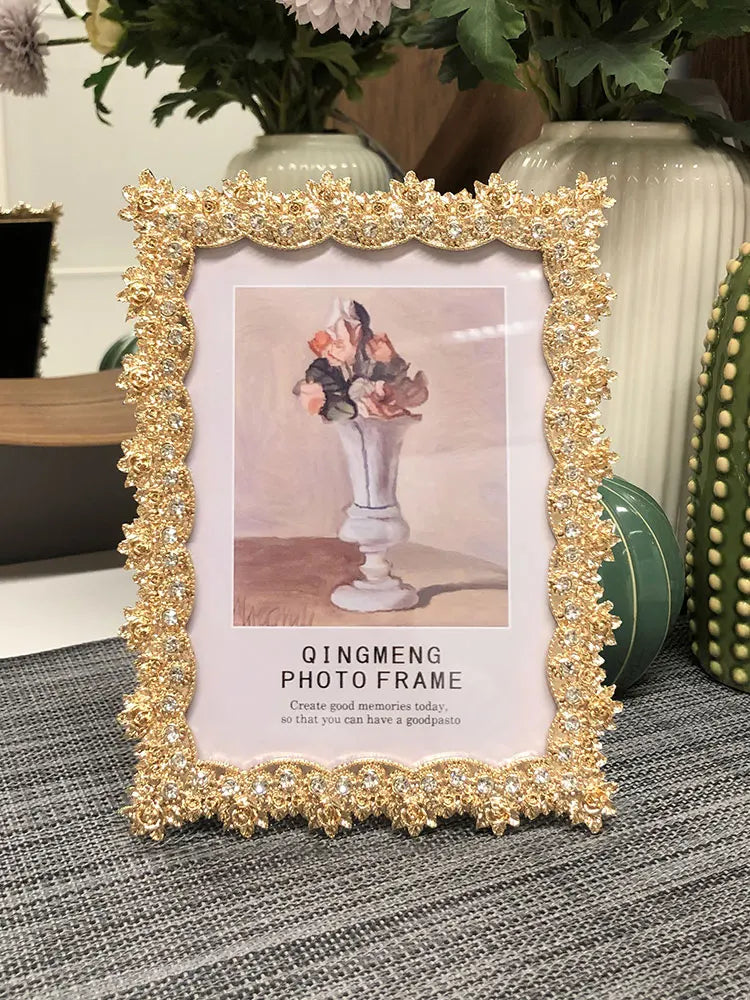 Cadre photo de 7 pouces avec photo insérée, détail de la texture dorée