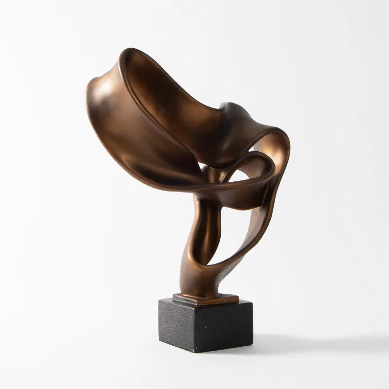 Sculpture abstraite en résine bronze vue de face