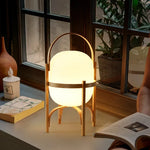 Lampe de chevet japonaise en bois et verre blanc