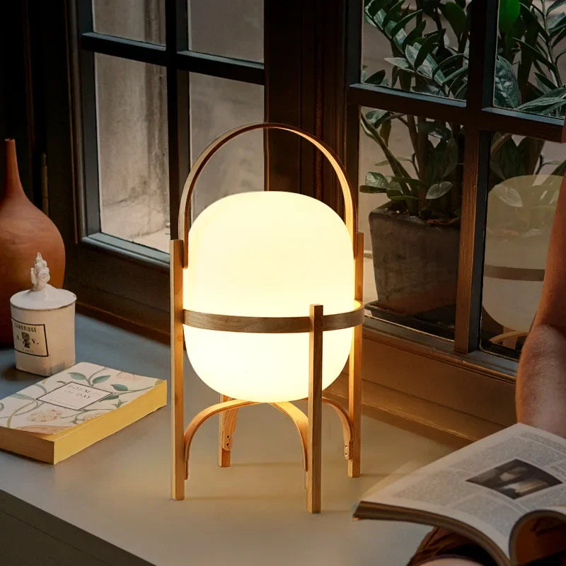 Lampe de chevet japonaise en bois et verre blanc