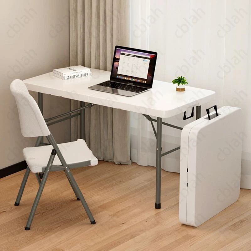 Table pliante en plastique PE dans un cadre de camping