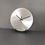 Vue de profil montrant l'épaisseur fine de 2,5 cm de l'horloge murale