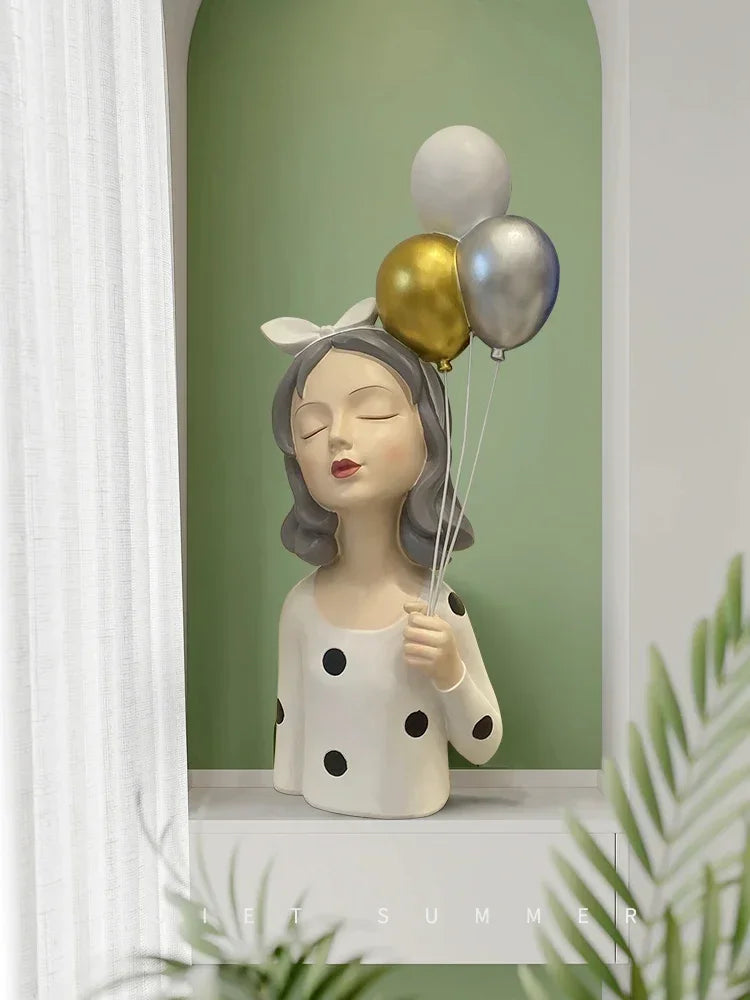 Détail sculpture résine fille ballon fait main