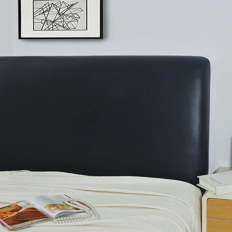 Housse de tête de lit gris clair élégante dans une chambre