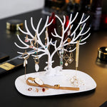 Décoration intérieure avec arbre à bijoux pour chambre