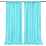 Des rideaux bleu turquoise élégants et légers, parfaits pour créer une ambiance apaisante et relaxante dans une pièce.