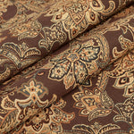 Élégant tissu marron aux motifs floraux et géométriques, dégageant une atmosphère paisible et raffinée.