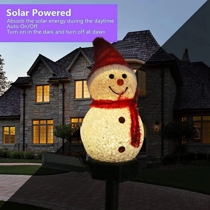 Installation facile du bonhomme de neige solaire sur une pelouse
