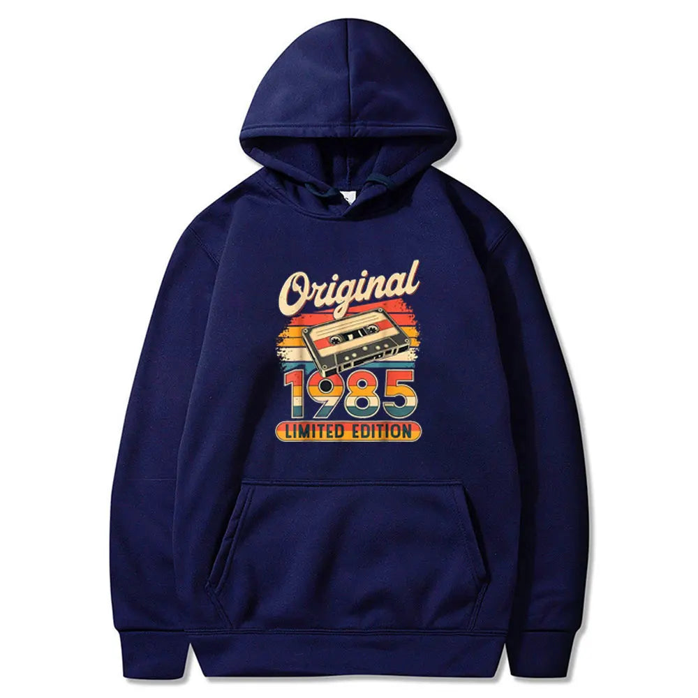 Detail du motif 1985 sur sweat-shirt decoration anniversaire
