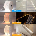 Ruban LED blanc chaud illuminant un jardin de nuit