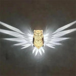Détail du design gravé de l'applique murale hibou aigle
