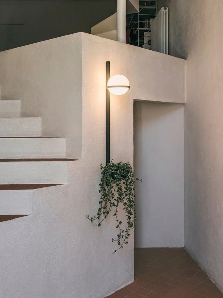 Applique murale LED orange en gros plan