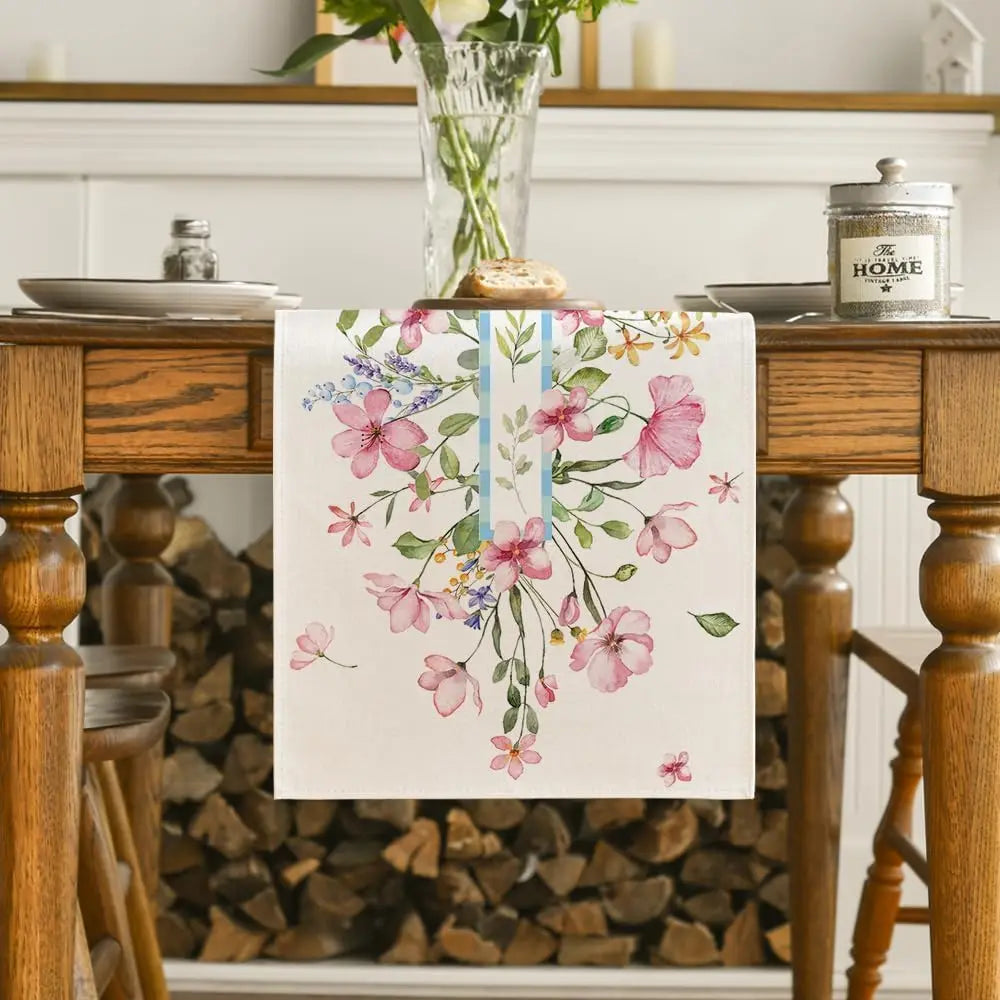Tableau décoratif avec une belle composition florale, comprenant des fleurs roses et violettes sur un fond blanc, créant une ambiance naturelle et élégante dans cette cuisine rustique.