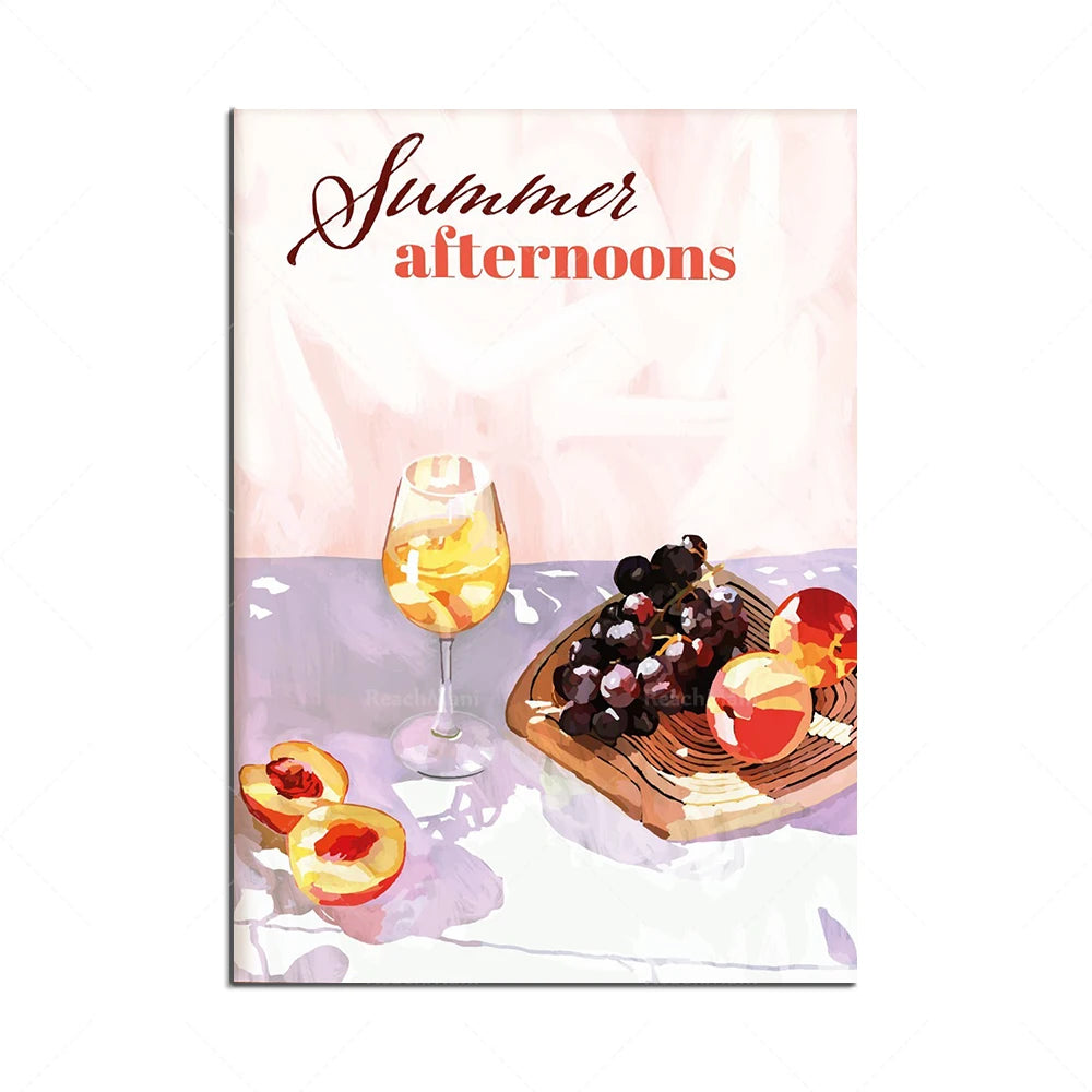Une image d'une affiche promotionnelle pour des après-midis d'été, présentant un verre de boisson rafraîchissante et une assiette de fruits et de pâtisseries.