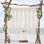 Toile de fond en macramé pour un mariage bohème en extérieur