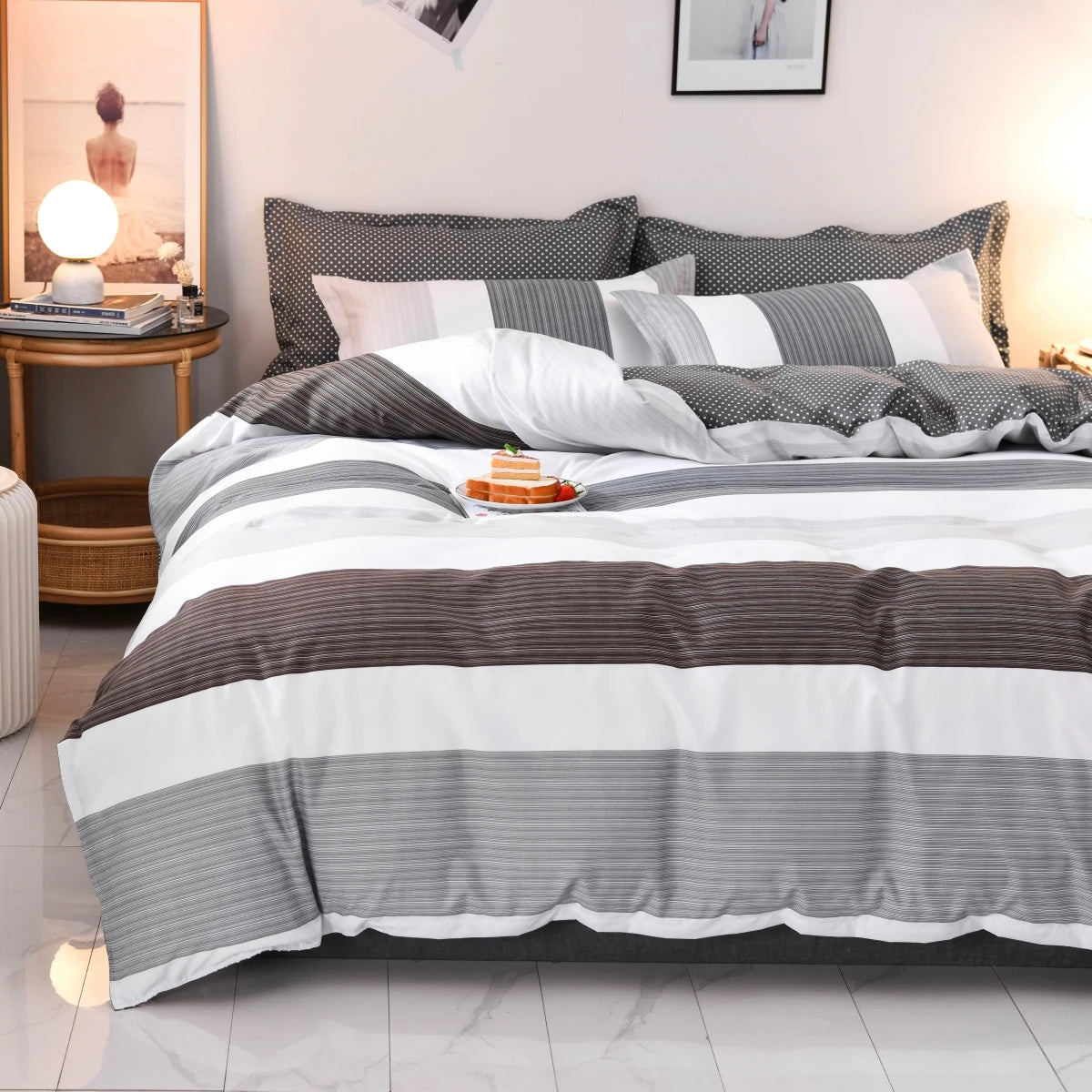 Détail du motif géométrique moderne et coloré de la housse de couette