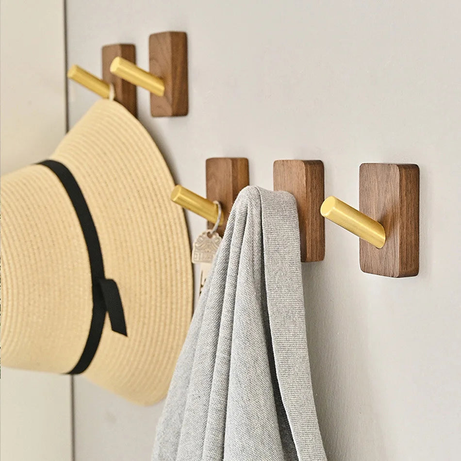 Porte-manteau mural design en aluminium et bois
