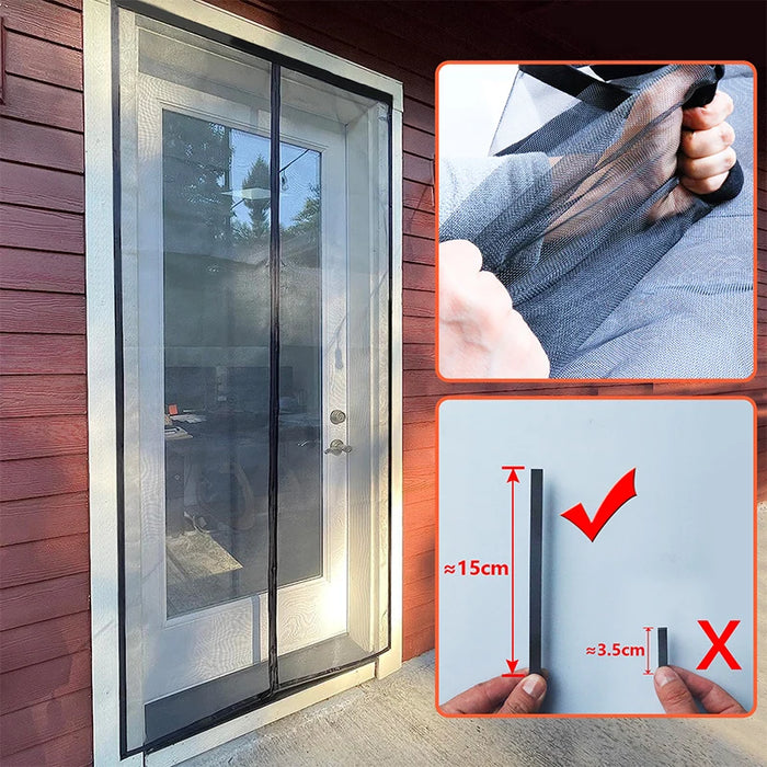 Rideau magnétique anti-moustiques noir installé sur une porte d'entrée