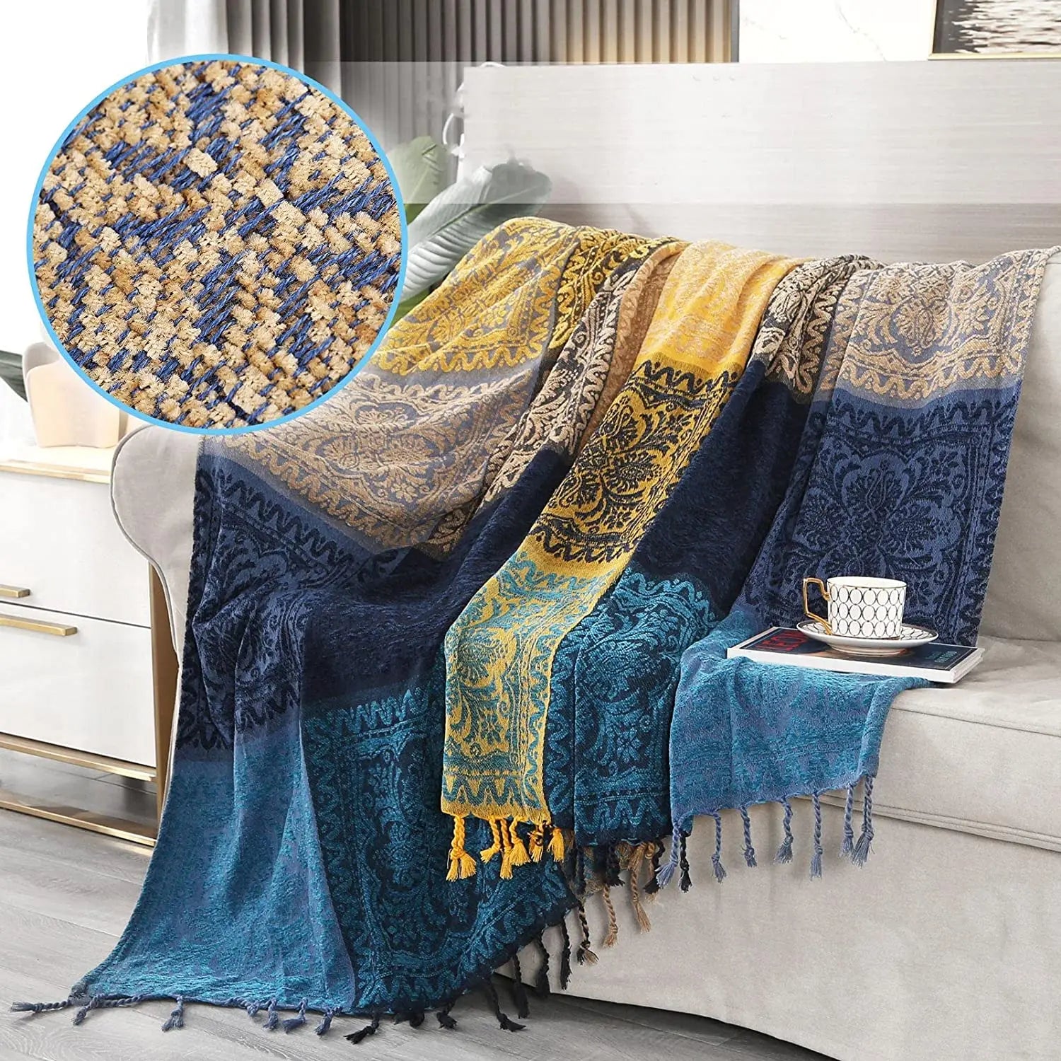 Couverture décorative boho utilisée comme couvre-lit chic
