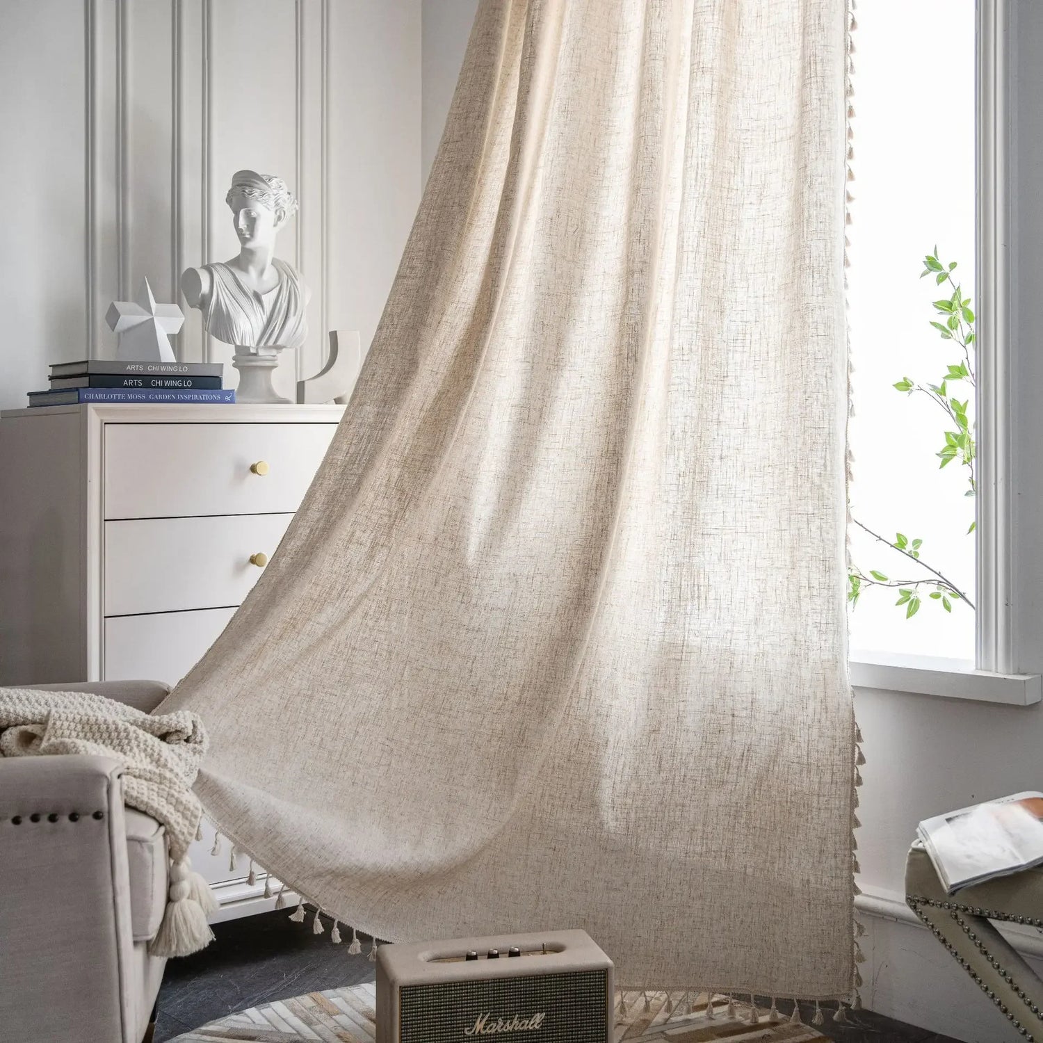 Détail du tissu en lin avec finitions frangées rustiques