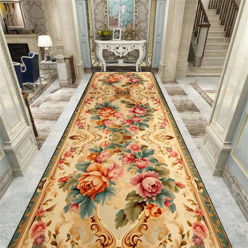 Un magnifique tapis persan orné de fleurs colorées et de motifs ornementaux, créant une atmosphère chaleureuse et élégante dans cette pièce.