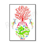 Cette image montre une scène colorée représentant un dragon vert entouré de coraux rouges avec deux oiseaux volant à côté.