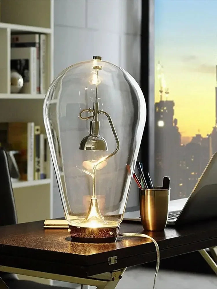 Détail de l'abat-jour en verre de la lampe vintage