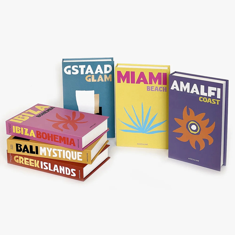 Faux livre dans un intérieur contemporain avec décoration minimaliste