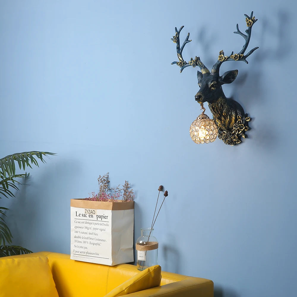 Éclairage diffus de l'applique murale cerf en ambiance vintage