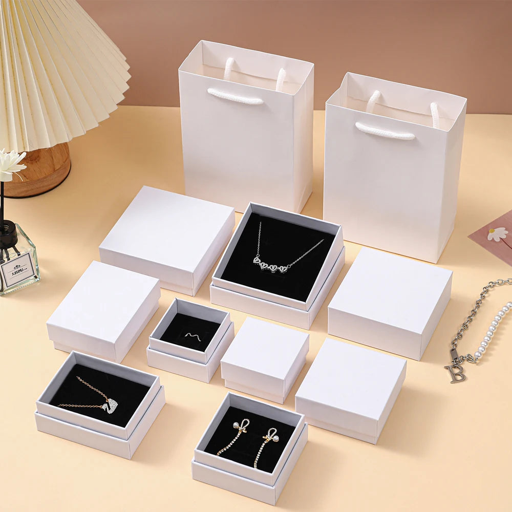 Boîte à bijoux élégante en papier kraft argent