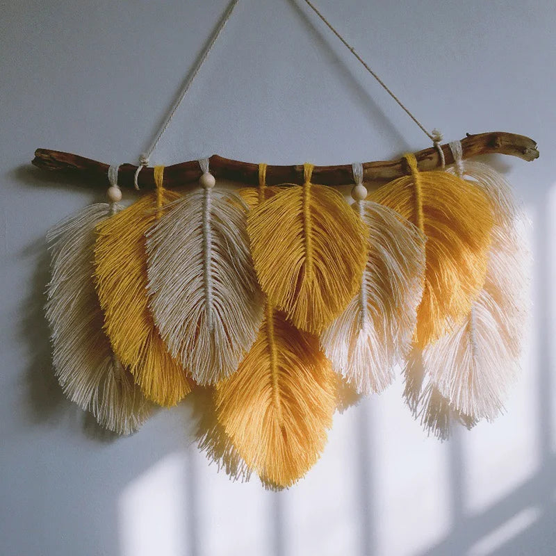 Tapisserie murale en macramé tissé main couleur beige avec pompons décoration bohème