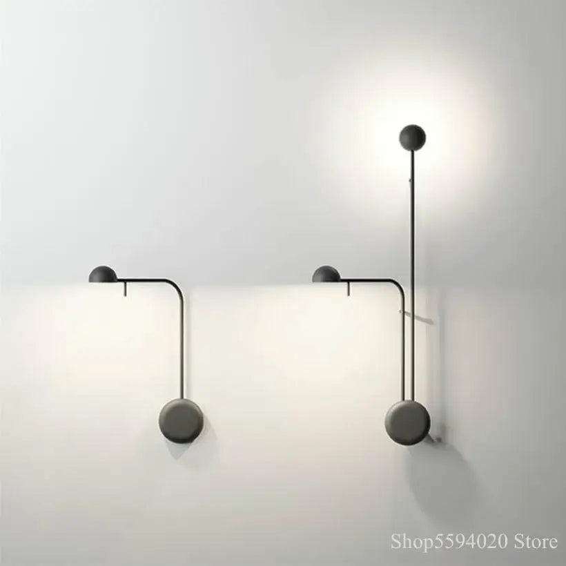 Applique murale LED installée dans une chambre adulte moderne