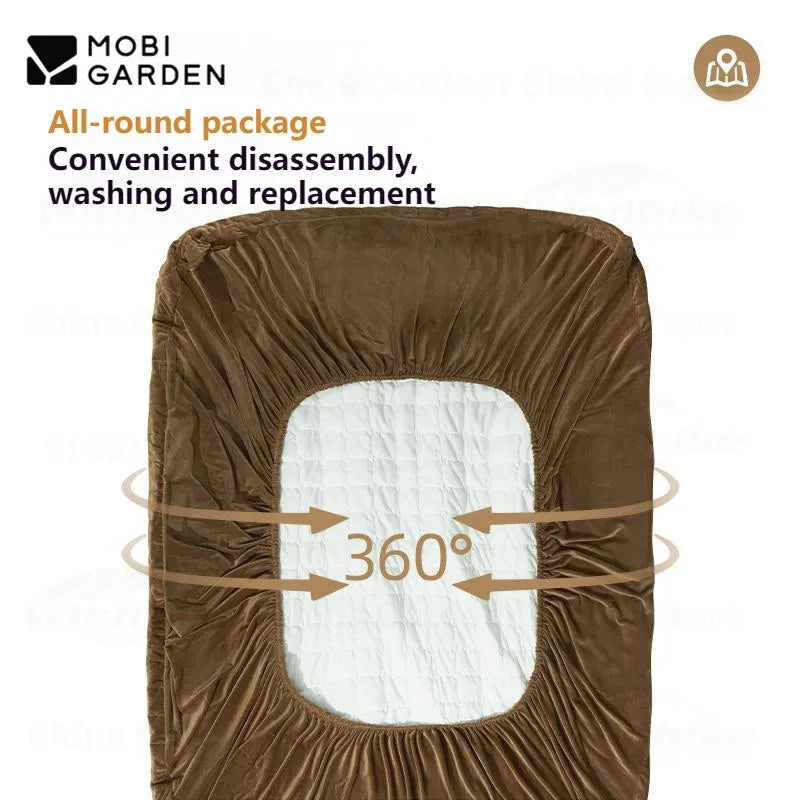 Détail du velours marron et du remplissage du couvre-lit gonflable