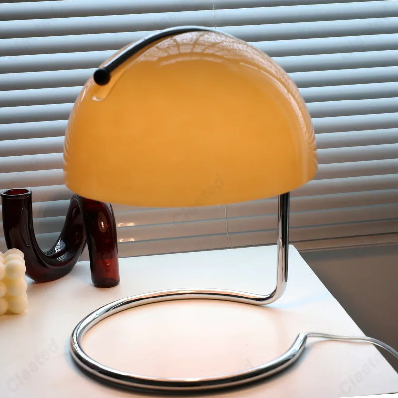Lampe aromathérapie en action diffusant une lumière douce dans une chambre