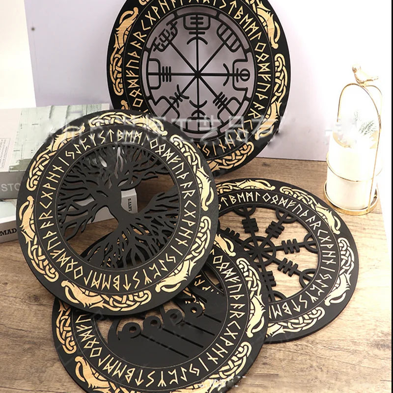 Décoration murale nordique runes vikings bois