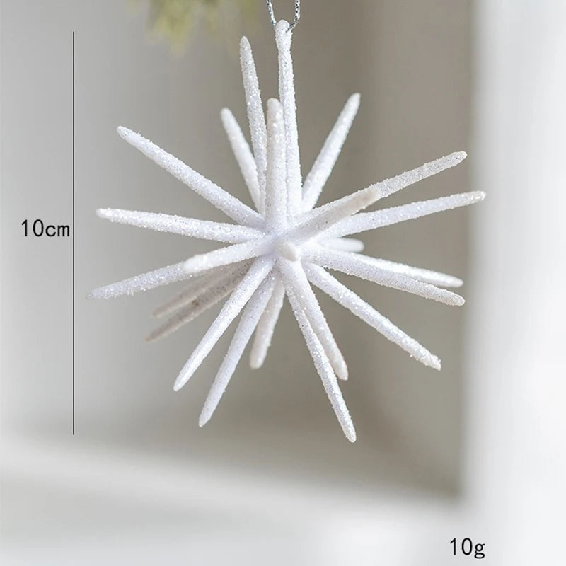 Ornement de Noël étoile champagne blanc sur fond de sapin