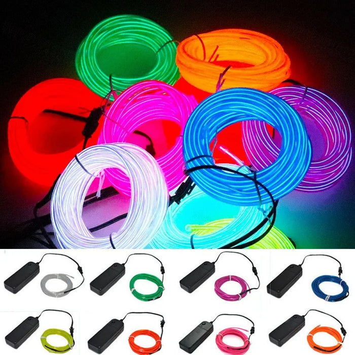 Bande LED néon flexible multicolore allumée dans une pièce sombre