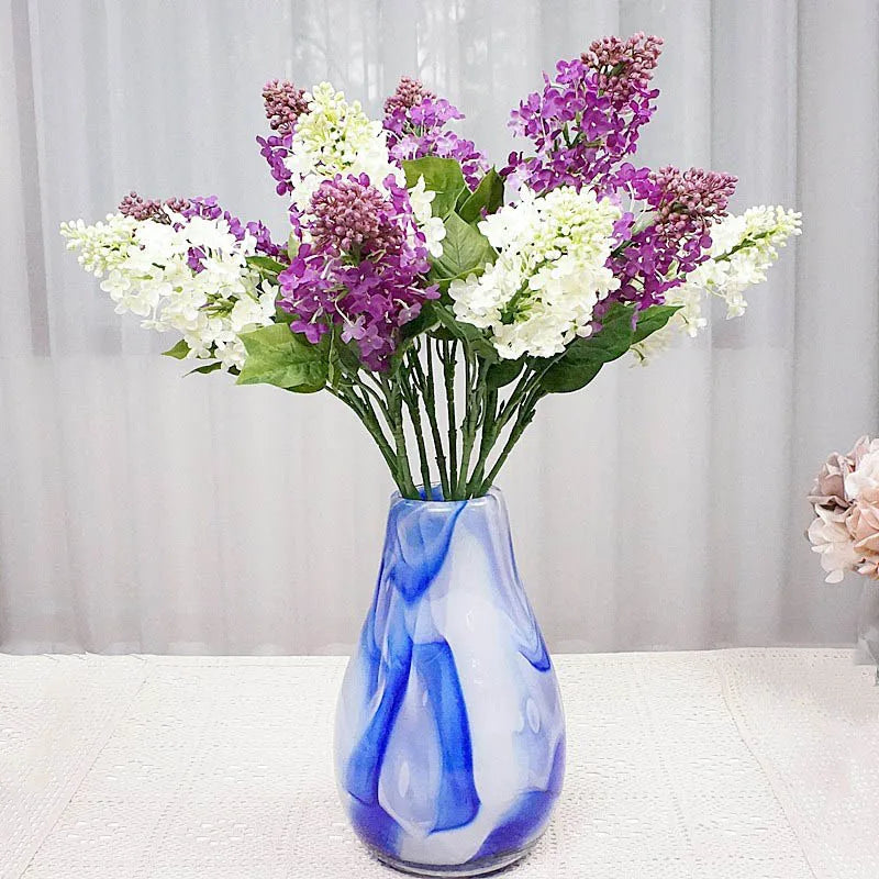 Branche de lilas artificiel beige sur fond blanc