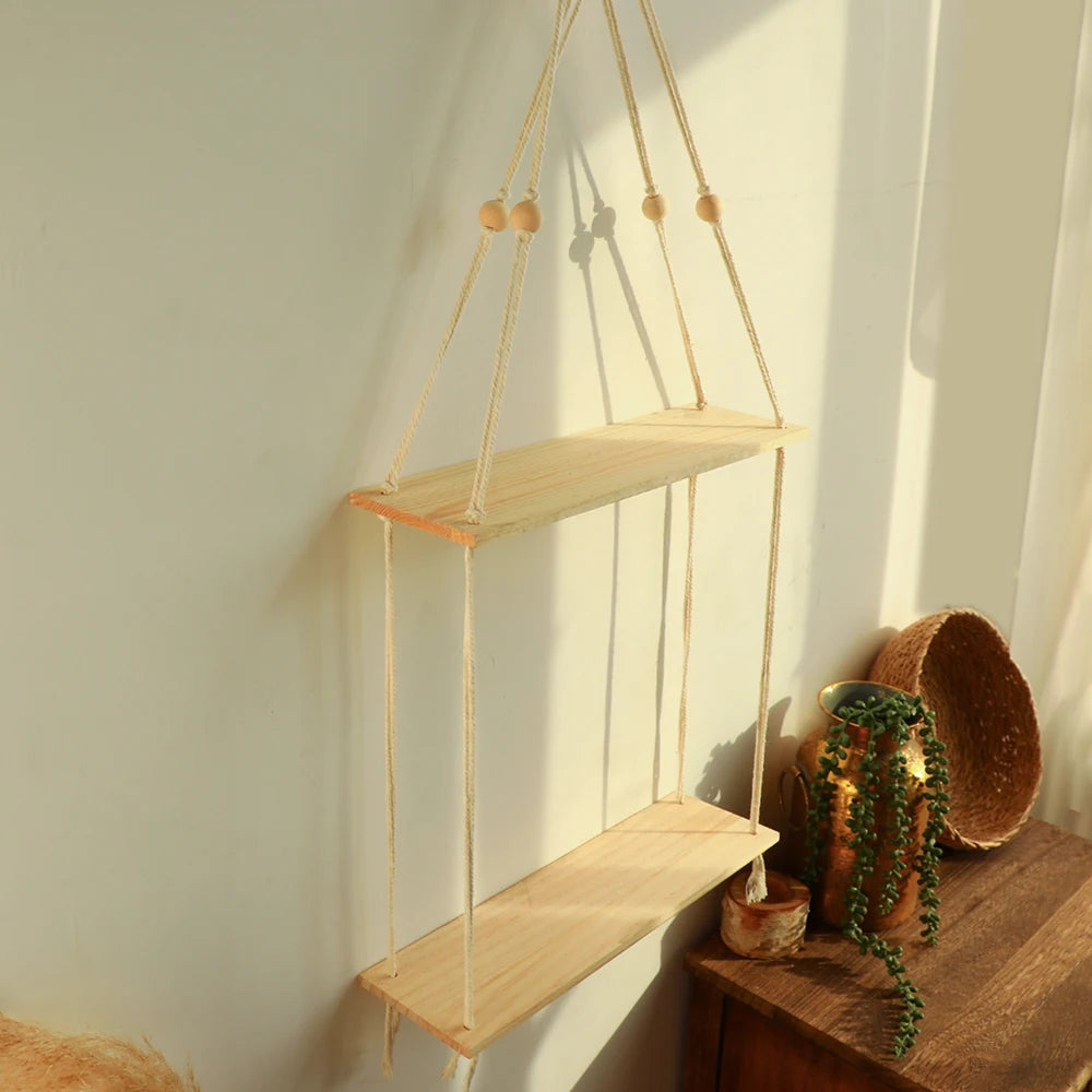 Détail des cordes en coton et du bois de pin de l'étagère