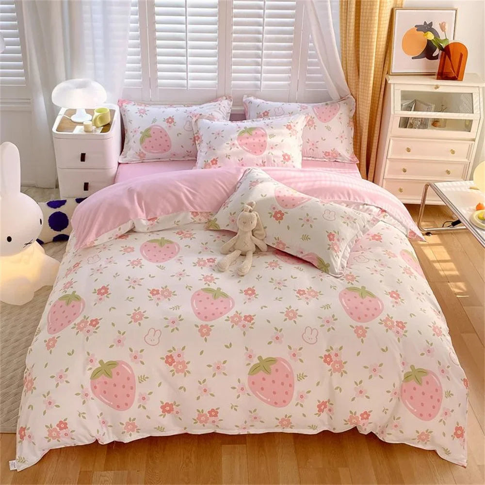Détail du motif floral et cartoon sur la housse de couette