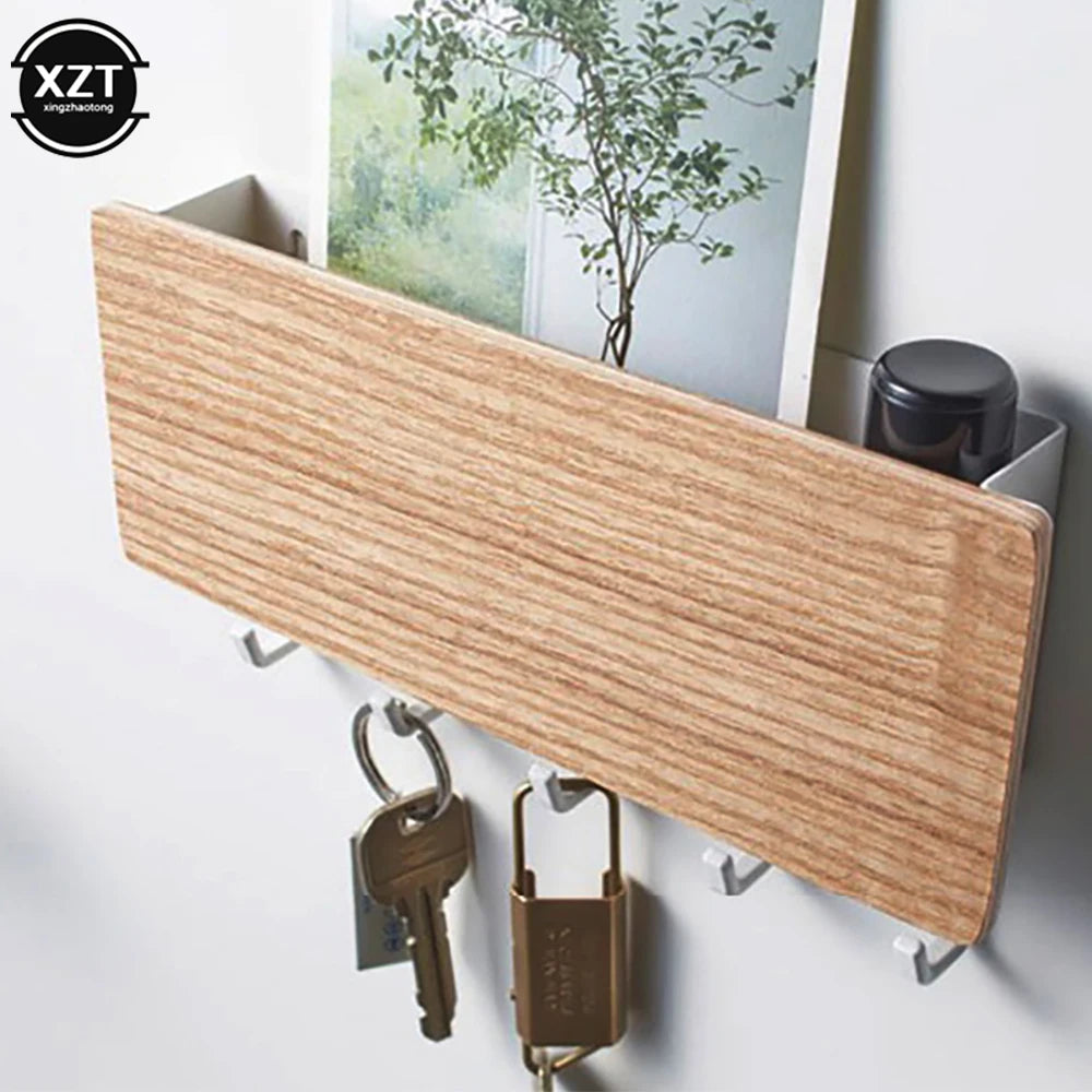 Installation facile du porte-clés mural bois dans un couloir