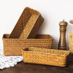 Panier de rangement en osier et jonc de mer tissé main, vue de face