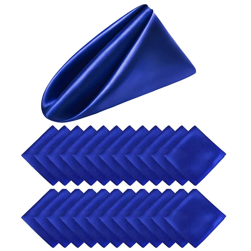 Serviettes de table carrées en satin bleu électrique, idéales pour une décoration raffinée de la table.